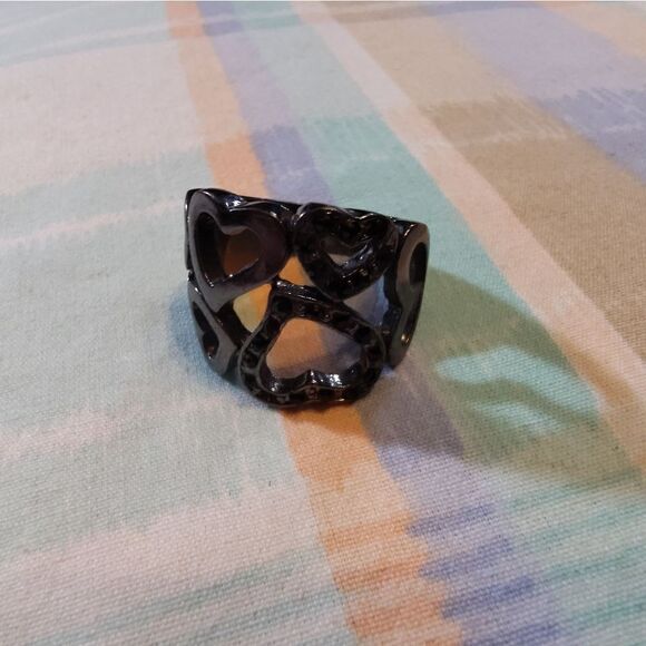 Gray stainless steel hollowed heart ring with tiny brilliant cut blk stones,7.5 - Picture 1 of 12